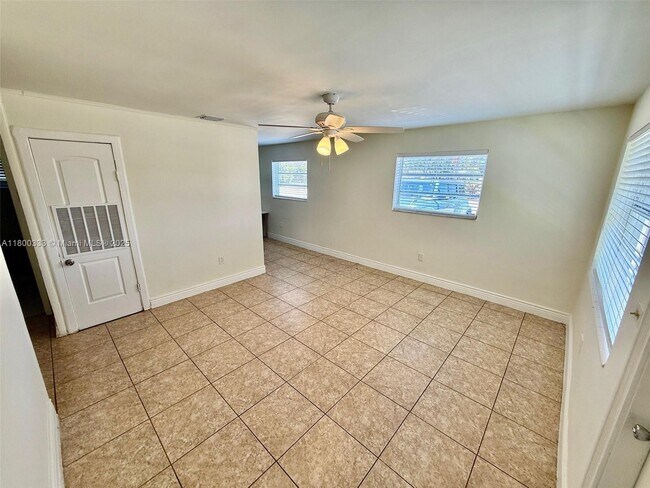 Building Photo - 2633 NW 9th Ave