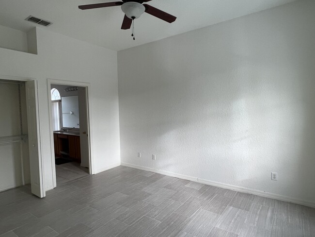 Building Photo - 874 Birkdale St