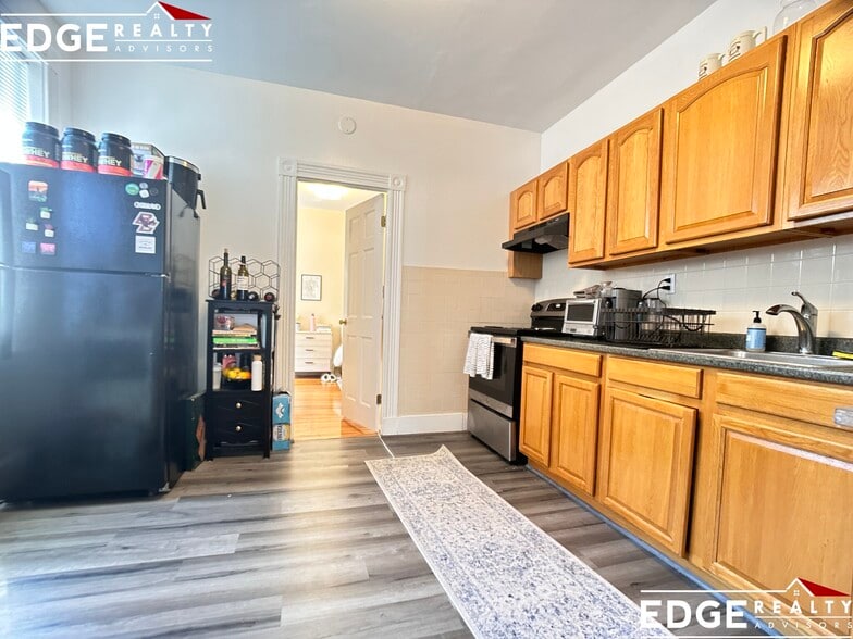 Building Photo - 16 Fuller St