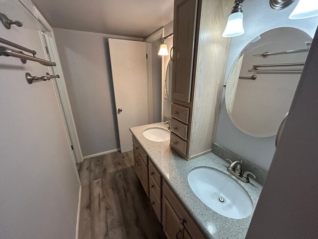 Building Photo - 4501 W Continental Dr