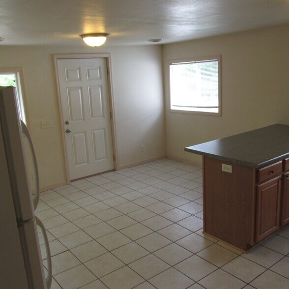 Building Photo - 1014 Oxford Ave