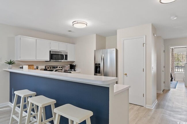 Building Photo - 1204 River Oaks Dr