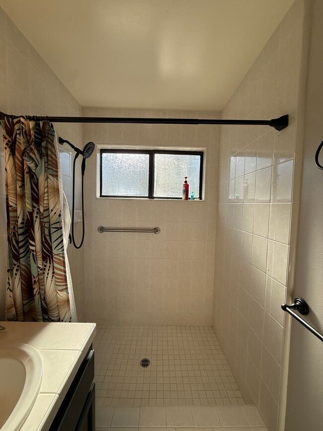 Building Photo - Stunning Fully Furnished 3 Bed-3 Bath Home with Den - Over 2300 Sq Ft.