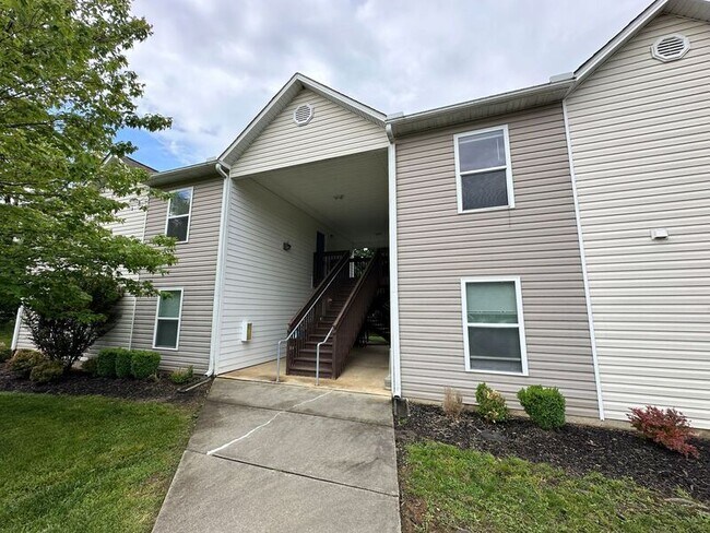 Building Photo - 10 Zell Ln