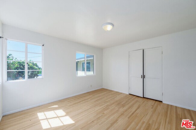 Building Photo - 3237 Midvale Ave