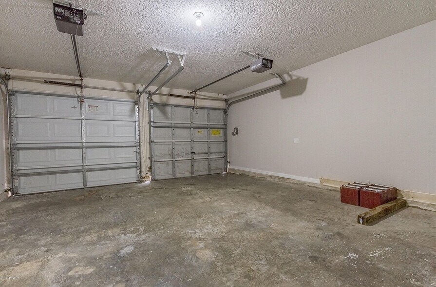 Building Photo - 10947 Apple Blossom Trl E