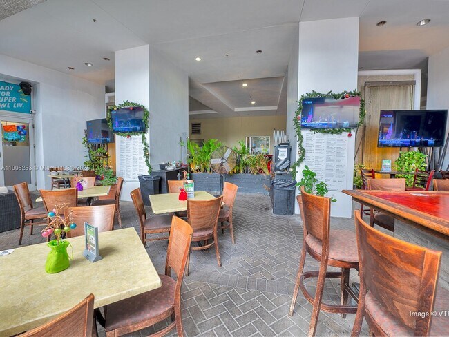 Building Photo - 1750 N Bayshore Dr