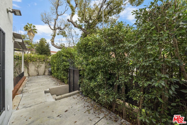 Building Photo - 369 S Virgil Ave