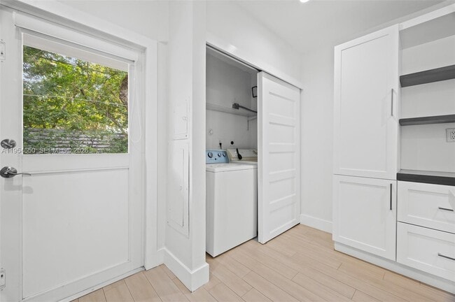 Building Photo - 126 Antiquera Ave