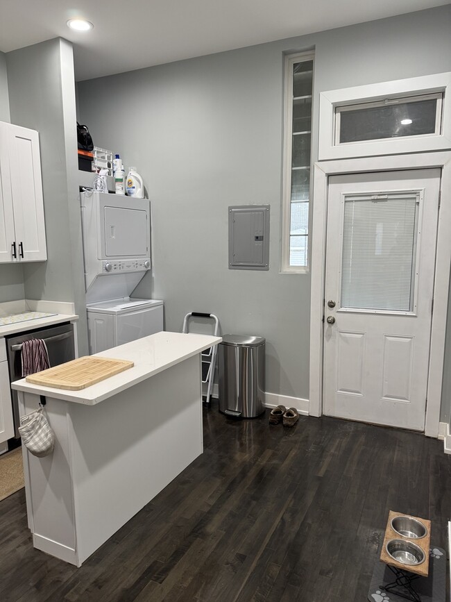 Building Photo - 2613 W Cortland St