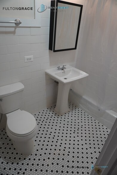 Building Photo - 1700-1710 W Albion