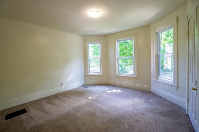 Building Photo - 418 Cherry St