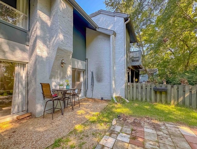 Building Photo - 2949 N Shamrock St