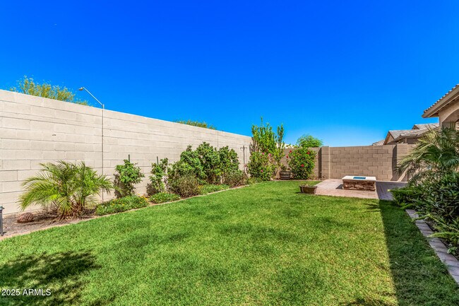 Building Photo - 8828 W Palo Verde Dr