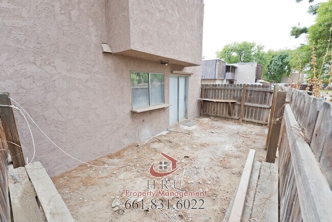 Building Photo - SW- condo 3bed-1.5 bath