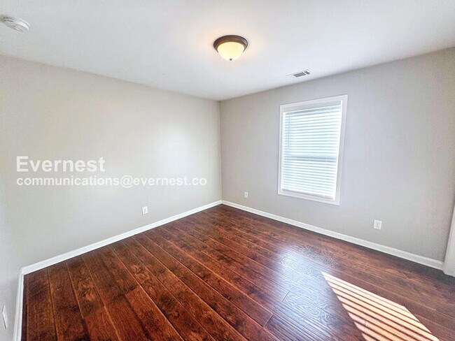 Building Photo - 463 Valley Hill Rd SE