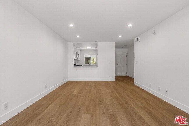 Building Photo - 16100 Sunset Blvd