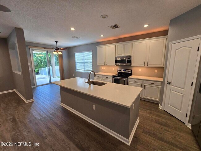 Building Photo - 180 Thornloe Dr