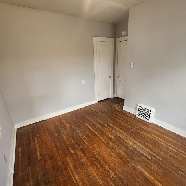 Building Photo - 210 W Roselawn St