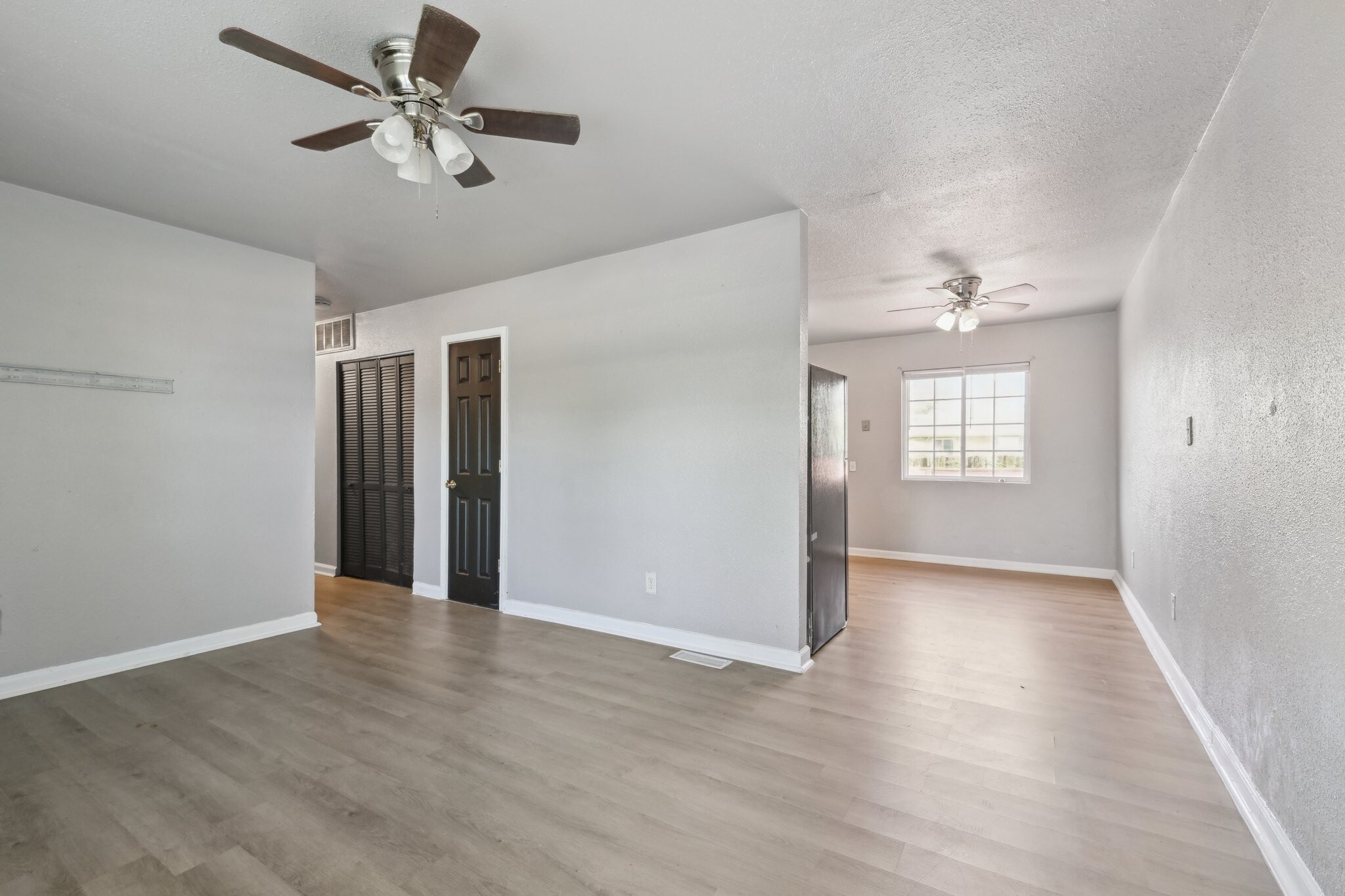 Building Photo - 1604 Parklane Dr