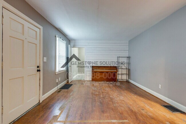 Building Photo - 2930 Primrose Cir