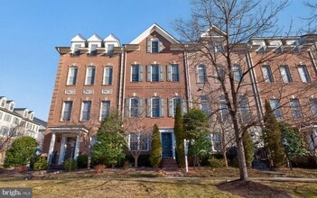 Building Photo - 593 Cedar Spring St