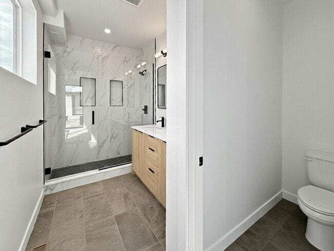 Building Photo - $0 DEPOSIT OPTION. BRAND NEW 4 BED 3 BATH HOME WITH ROOFTOP DECK IN BERKELEY