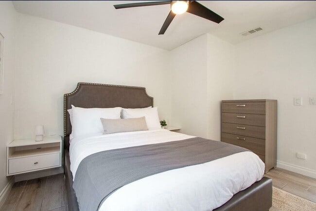 Building Photo - 3350 NE 14th Ct