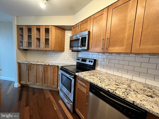 Building Photo - 1420 Locust St