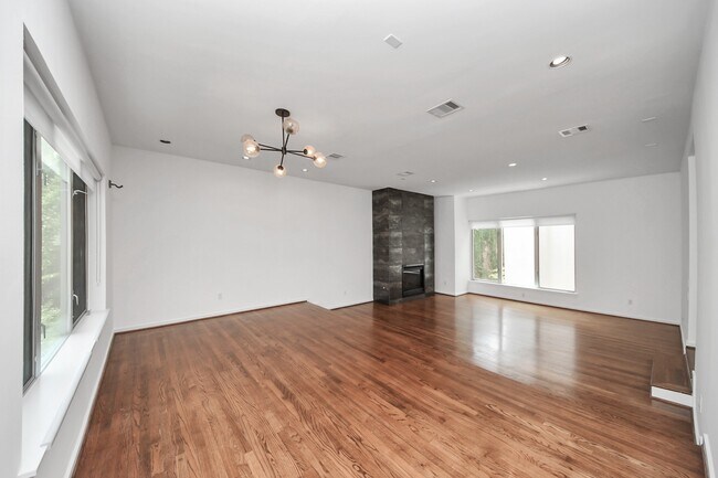 Building Photo - 1823 Southmore Blvd