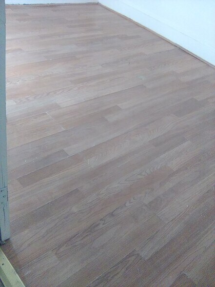 Building Photo - 89 Maple St