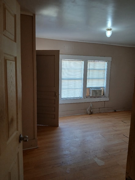 Building Photo - 505 E Main St