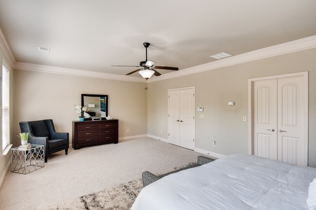 Building Photo - 1941 Ridgemont Ln