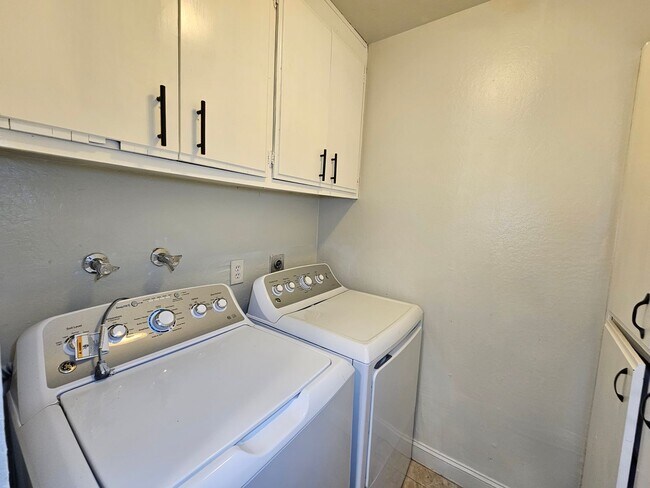 Building Photo - Sunny and Bright 2 Bedroom Townhome in Vallejo CA