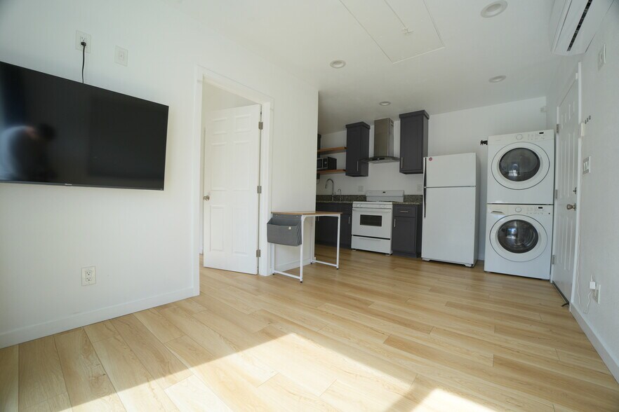 Building Photo - 3407 Volk Ave