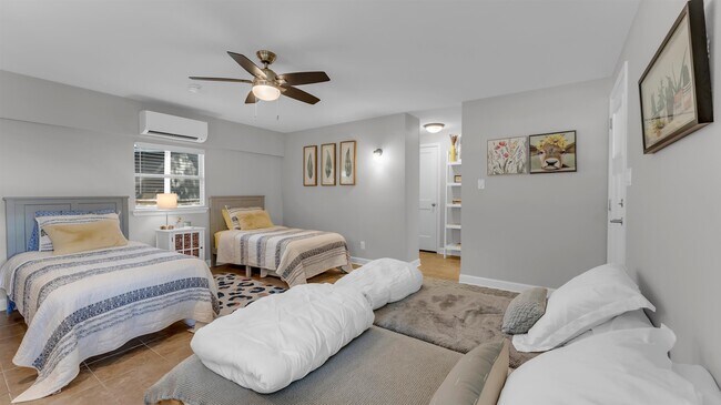 Building Photo - 207 Elm Lodge Dr