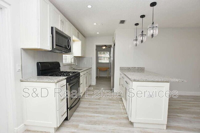 Building Photo - 4208 Ridge Rd