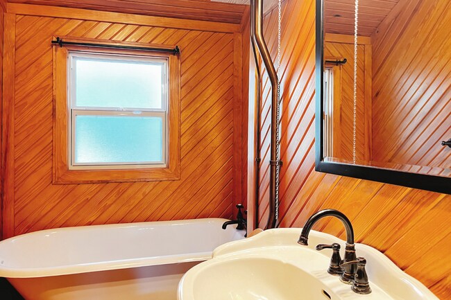 Building Photo - 3002 21st St