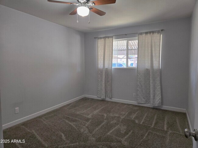 Building Photo - 3039 W Bloomfield Rd