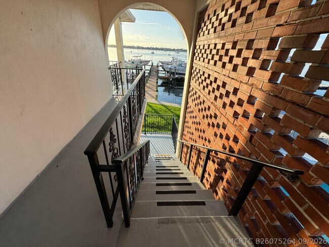 Building Photo - 4700 N Flagler Dr