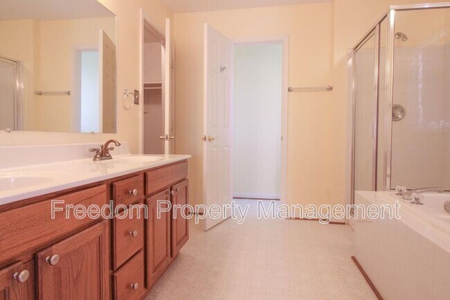 Building Photo - 6540 Cottonwood Dr