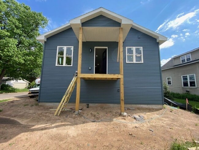 Building Photo - 1111 High St