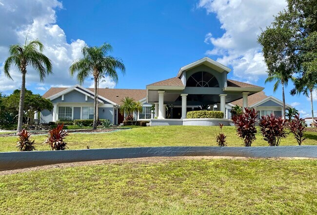 Building Photo - Beautiful 3 Bed, 2.5 Bath