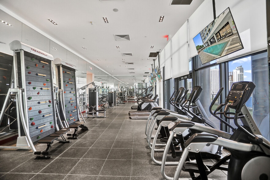 Building Photo - 1600 NE 1st Ave