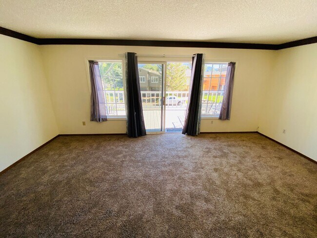 Building Photo - 3 bed 3 bath house for rent in the Tahoe Keys