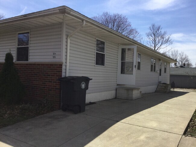 Building Photo - $1142  includes water, sewer and trash for this very clean  2 Bedroom twinplex with central air
