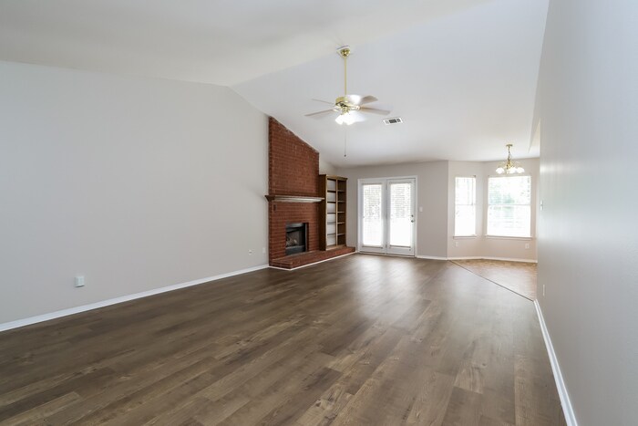 Building Photo - 2106 Cherry Creek Cir
