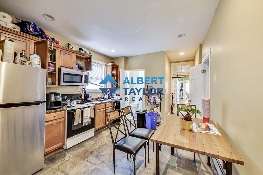 Building Photo - 47 Hillside St