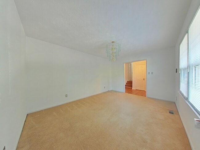 Building Photo - 1807 Swann St