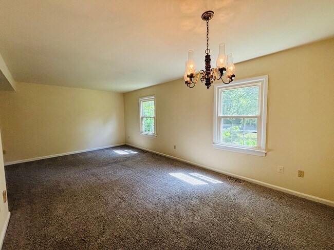 Building Photo - 111 Canterbury Ct